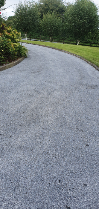 photo of a Tar and Chip driveway